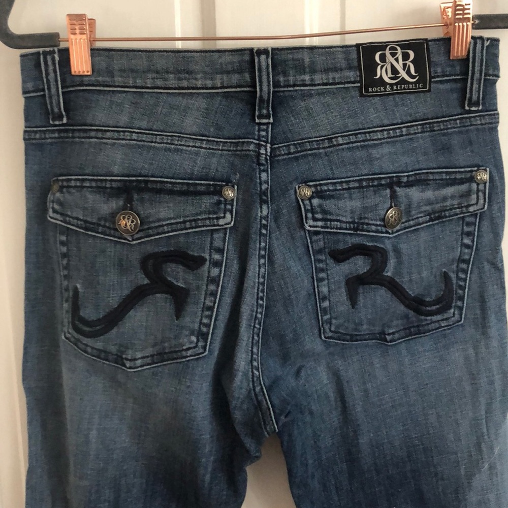 Rock & Republic jeans w/embroidered pockets